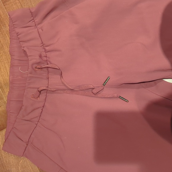 Lululemon Cropped Pant - Size 2 - Picture 3 of 5